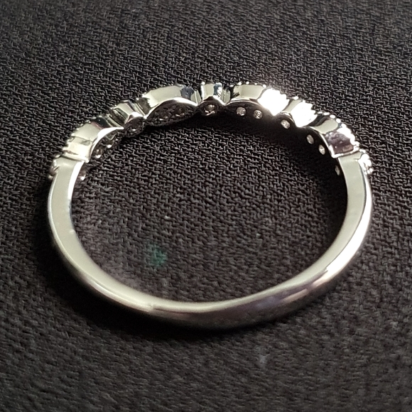 Gorgeous Designer Silver Thin Band Ring - Picture 3 of 5